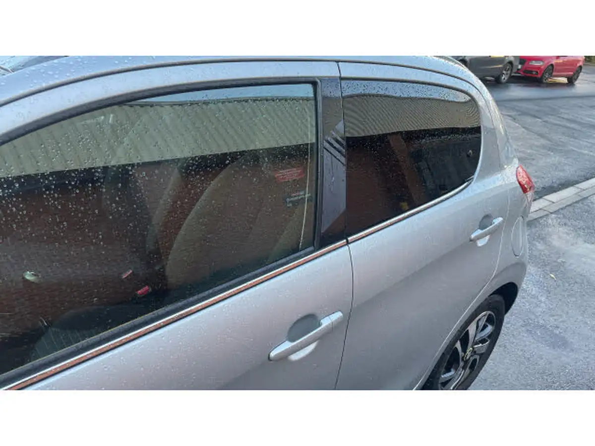 2021-peugeot-108-10-collection-top-big-22