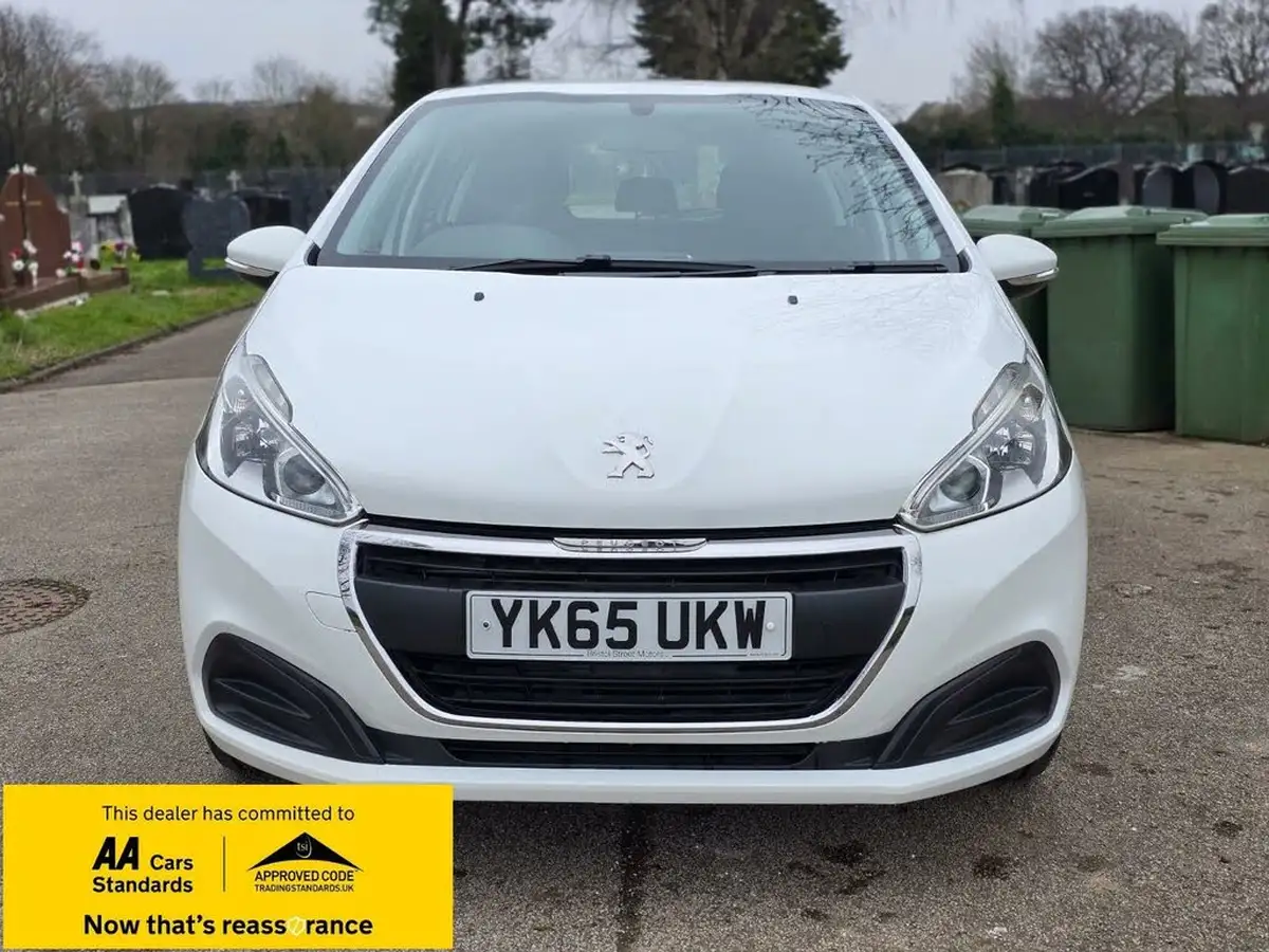 2015-peugeot-208-12-puretech-active-5d-big-1