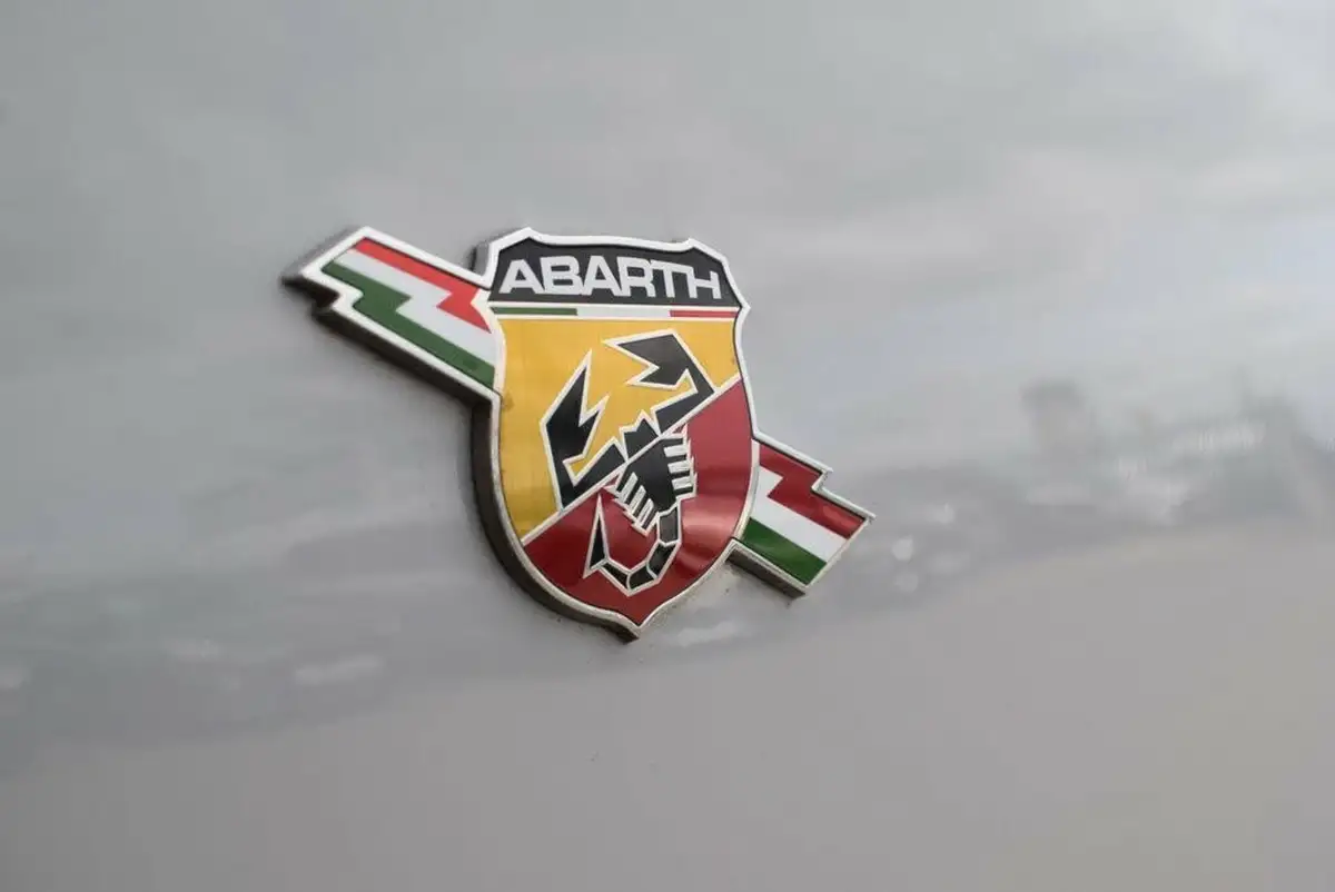 2022-abarth-595-14-tjet-f-big-10