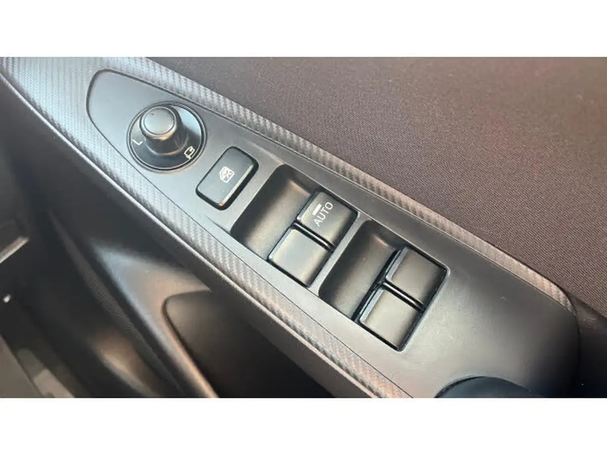 2017-mazda-mazda2-15-sport-nav-90ps-big-25