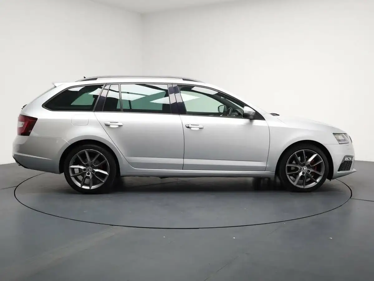 2017-skoda-octavia-20tdi-vrs-estate-dsg-big-13