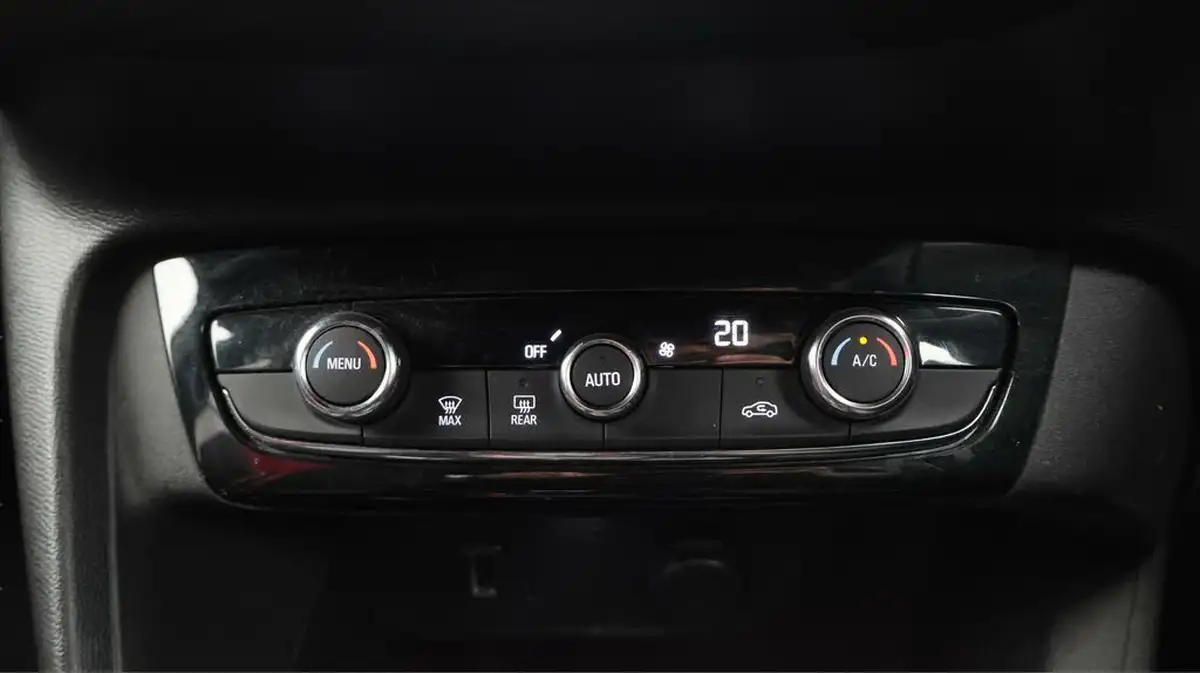 2022-vauxhall-corsa-e-sri-premium-big-12