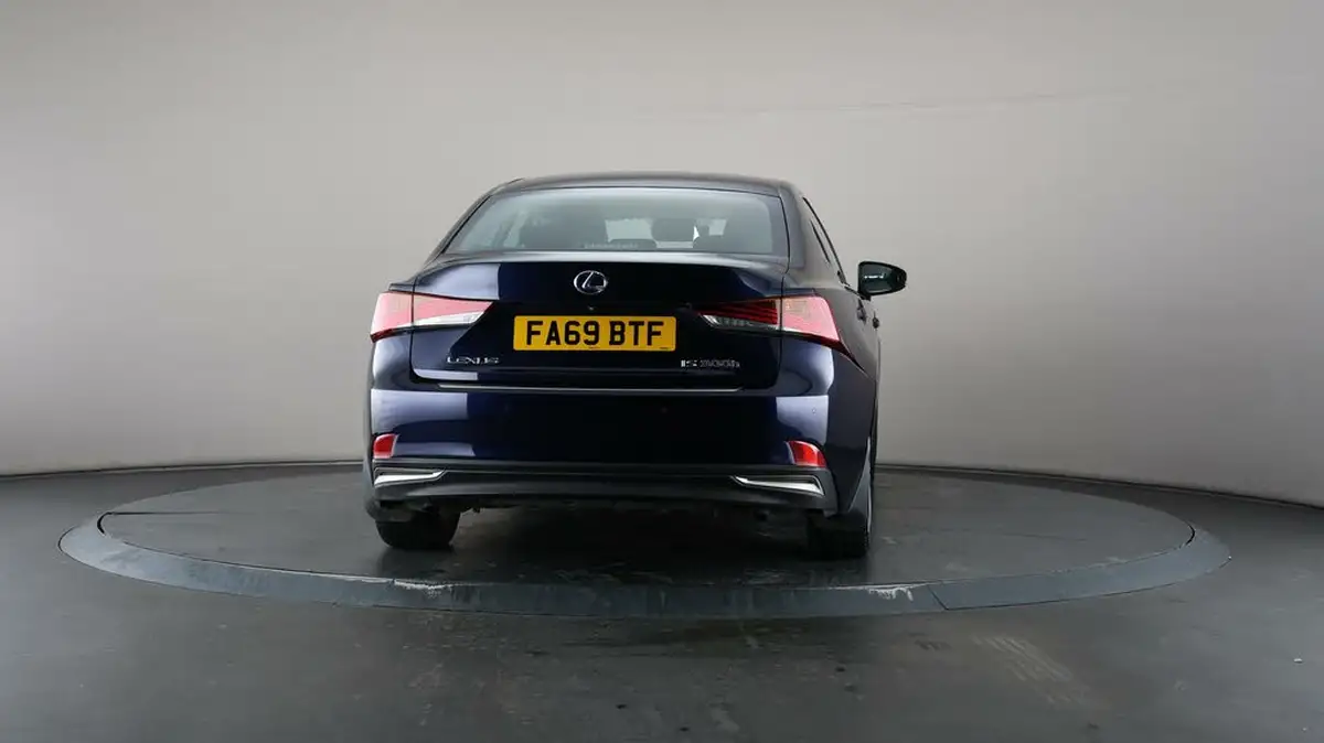 2019-lexus-is-300h-25-is-big-62