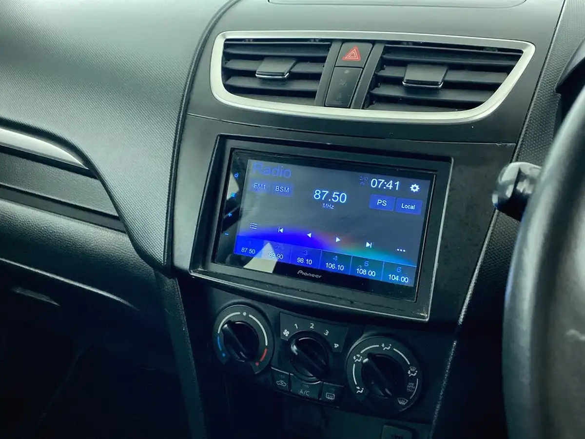 2015-suzuki-swift-12-sz3-5d-big-17