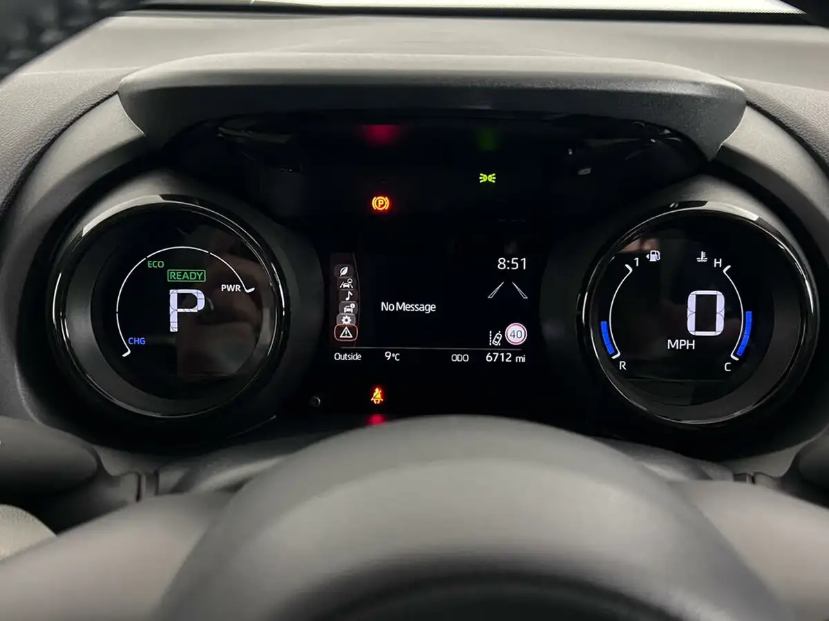 2022-toyota-yaris-15-vvt-i-excel-big-17