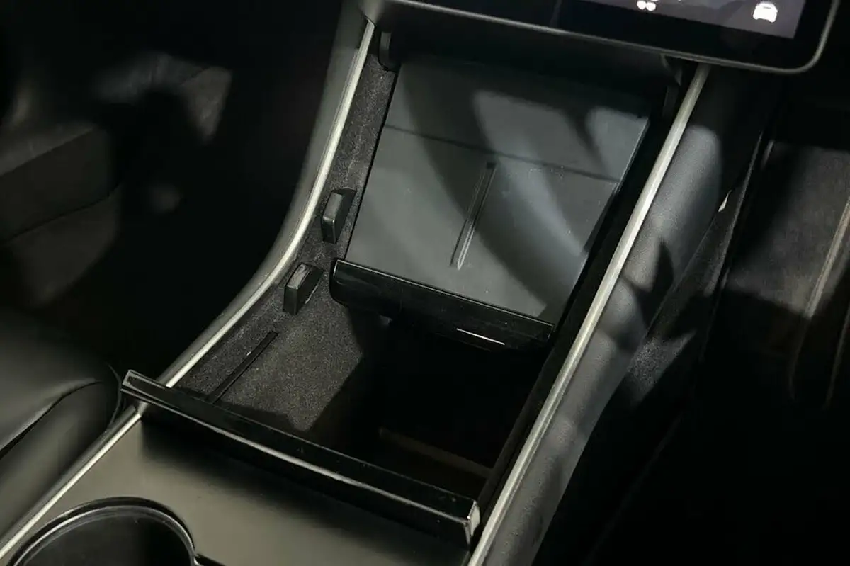 2020-tesla-model-3-e-long-range-big-32