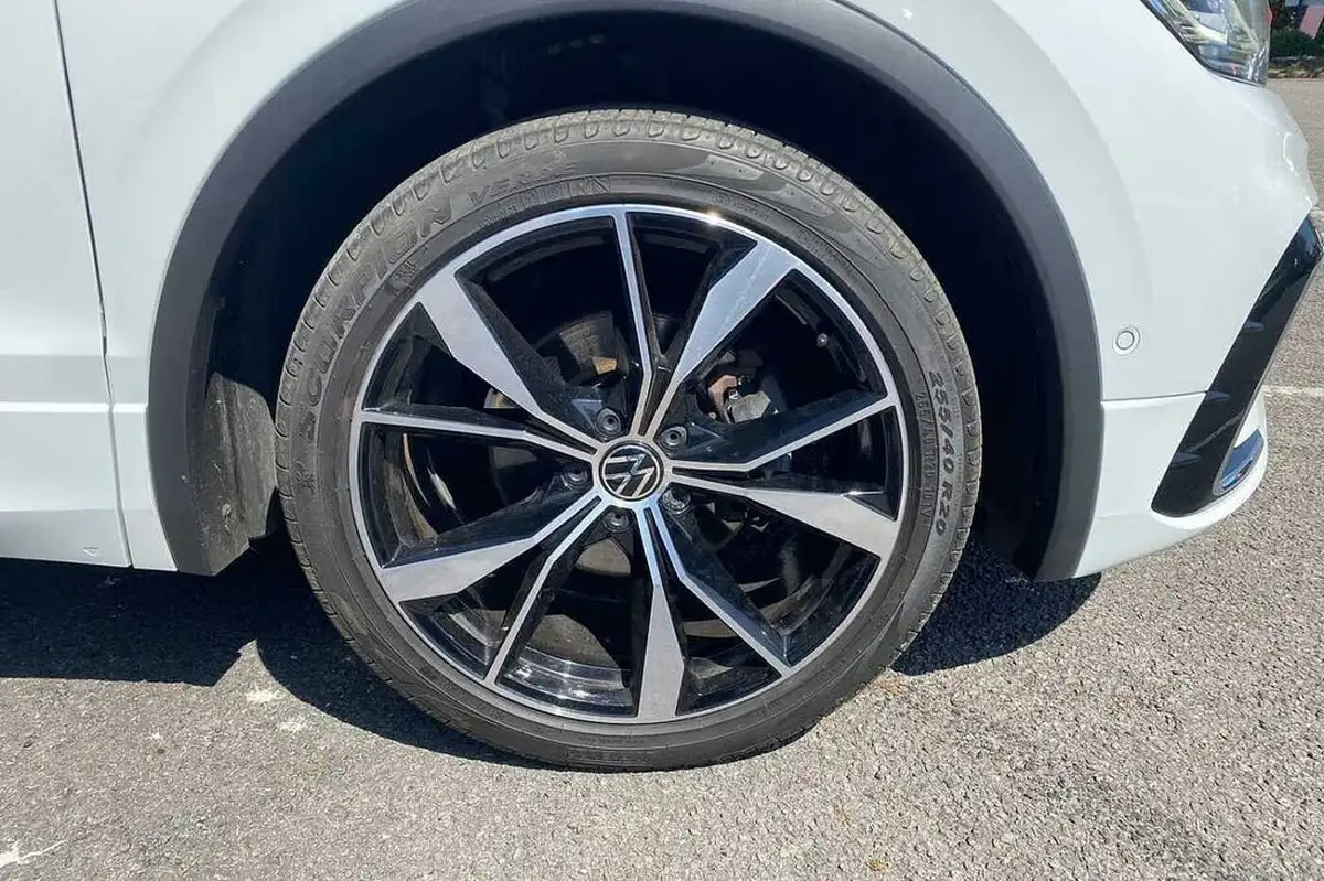 2023-volkswagen-tiguan-15-tsi-r-line-edition-big-4