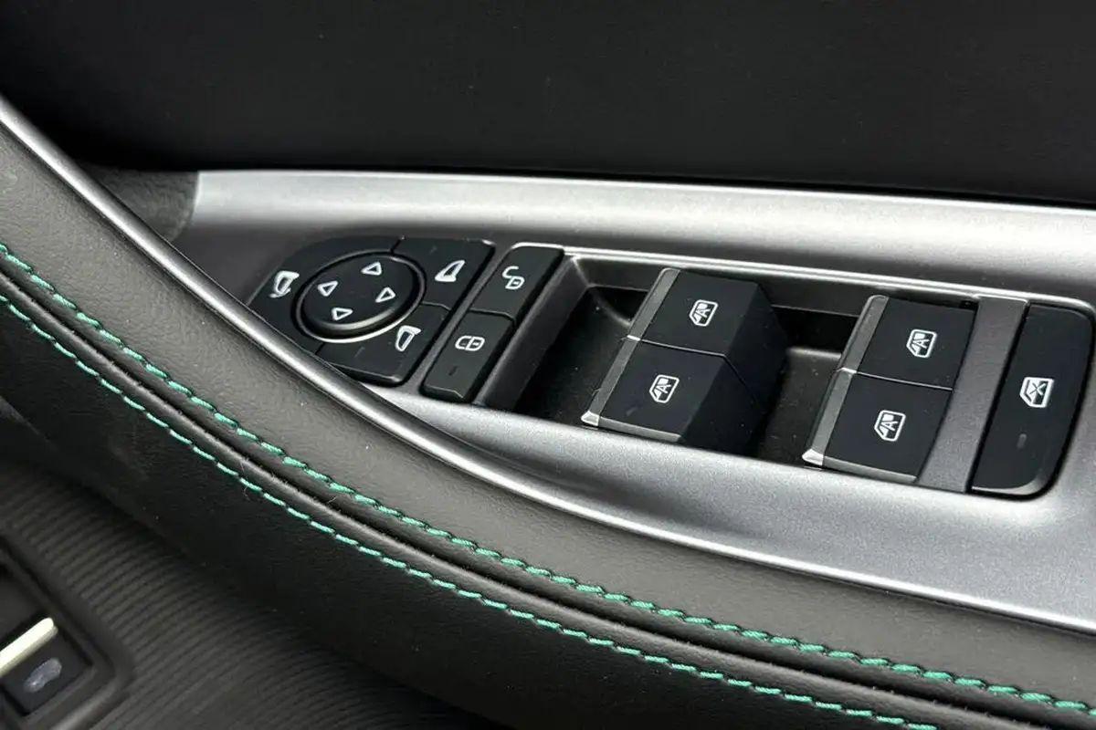 2025-byd-seal-15-design-big-40