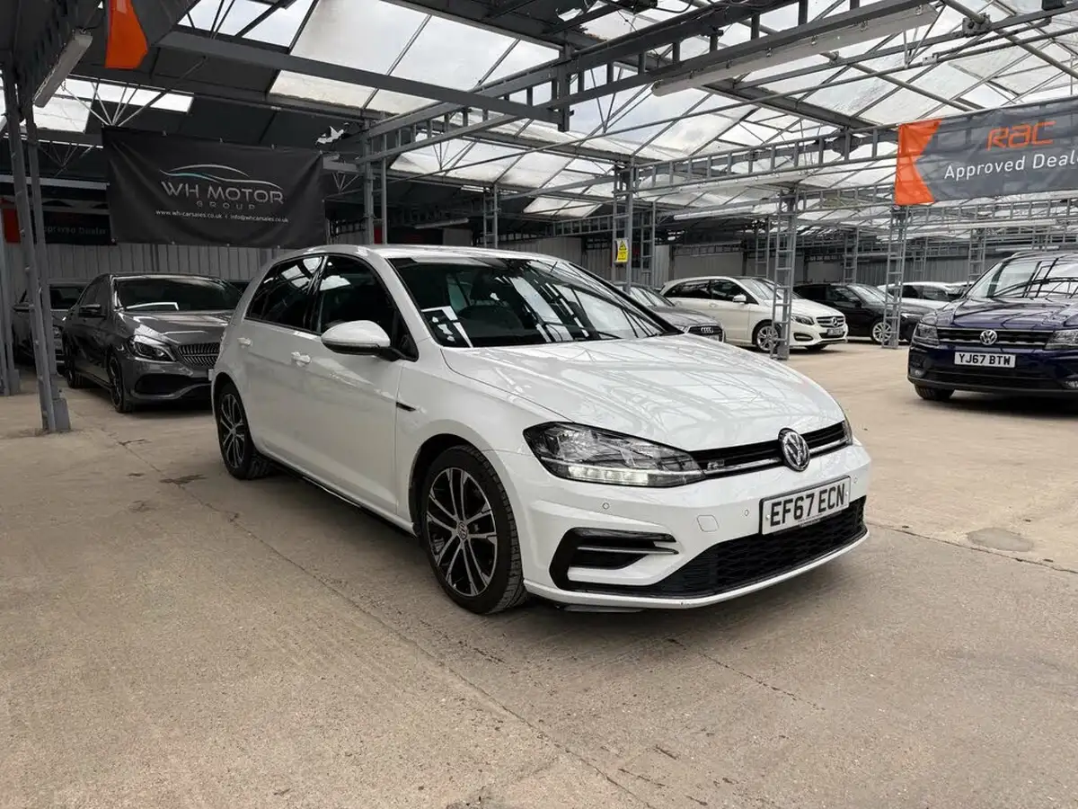 2017-volkswagen-golf-15-tsi-r-line-5d-big-1