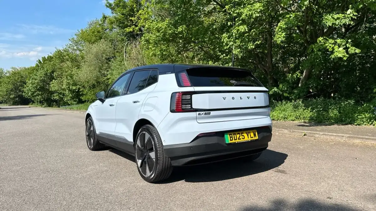 2025-volvo-ex30-e-twin-ultra-big-37