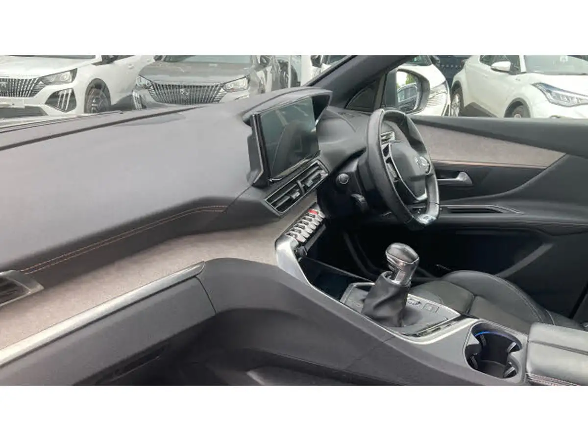 2022-peugeot-3008-suv-12-puretech-gt-big-8