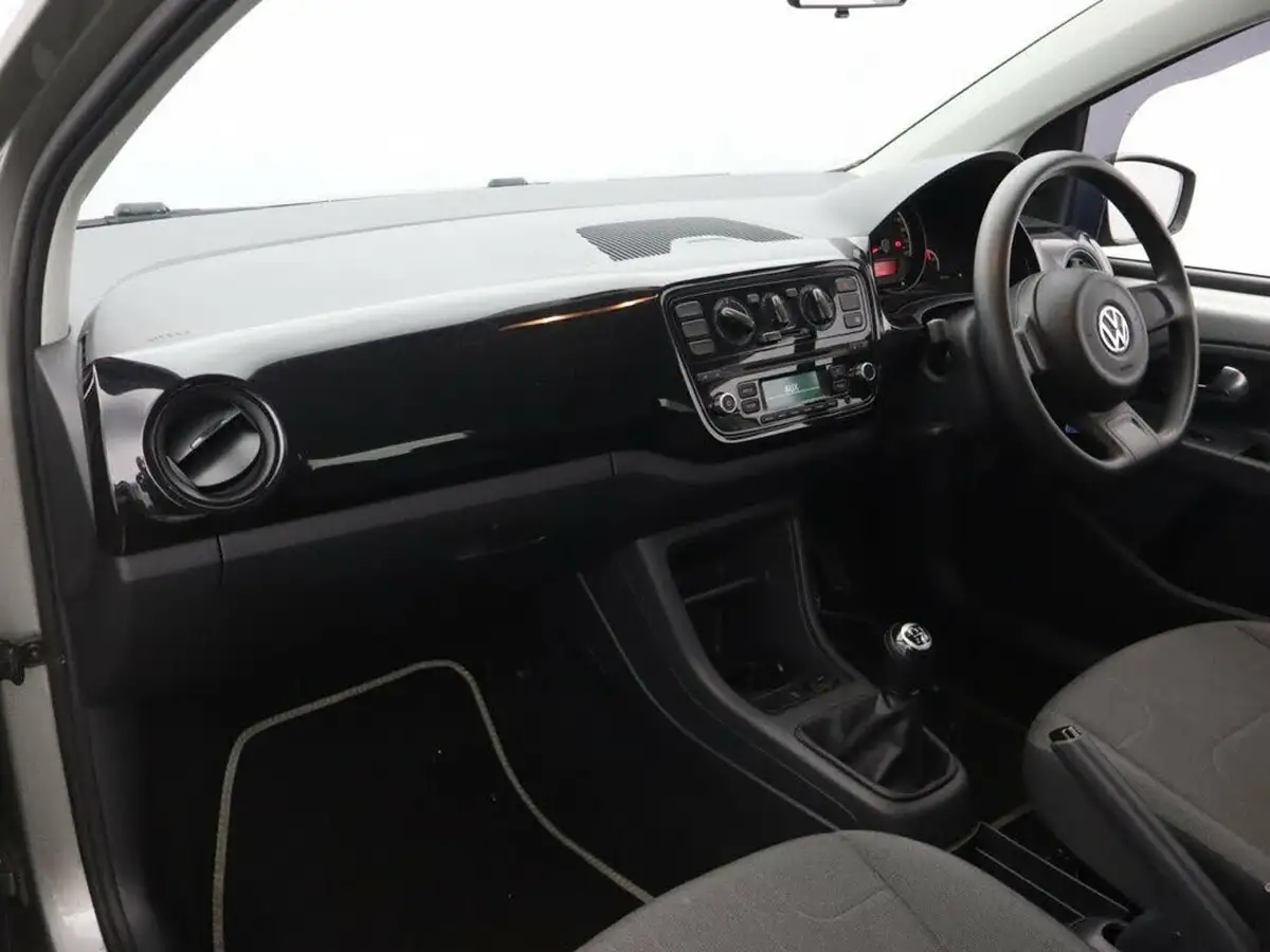2014-volkswagen-up-10-move-up-59bhp-3d-big-17