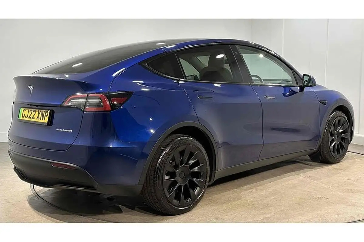 2022-tesla-model-y-e-long-range-big-7