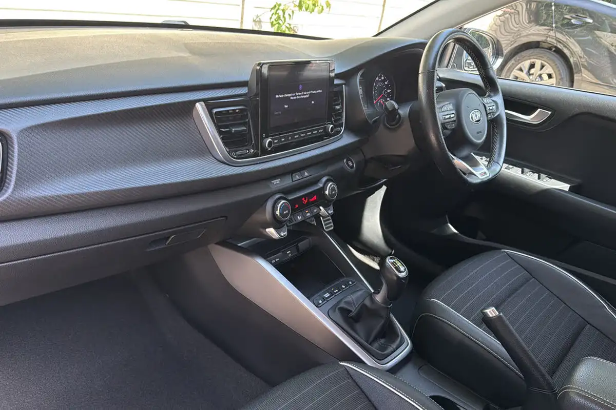 2021-kia-rio-10-t-gdi-gt-line-s-48v-big-9
