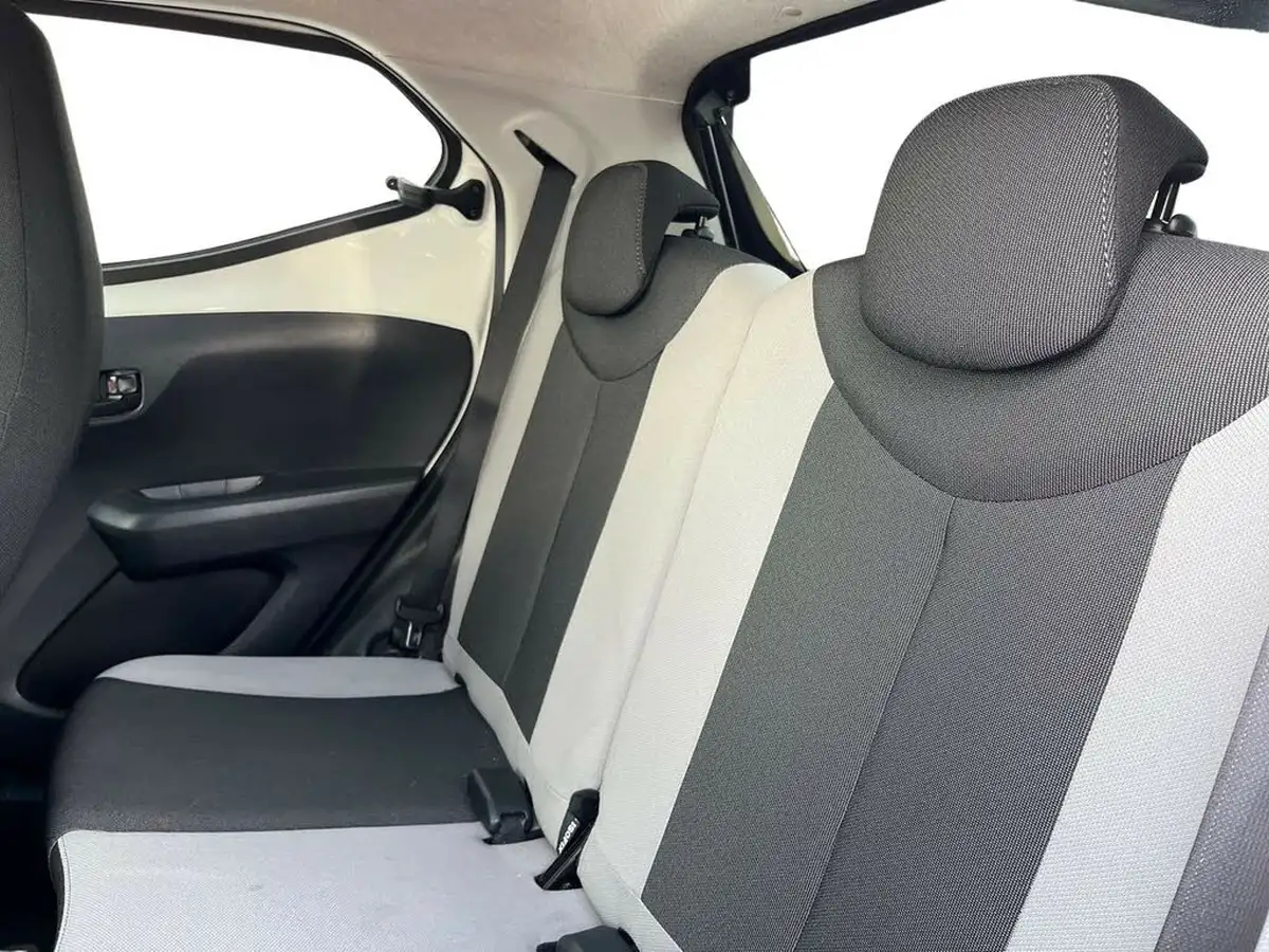2016-toyota-aygo-10-vvt-i-x-pure-5d-big-8