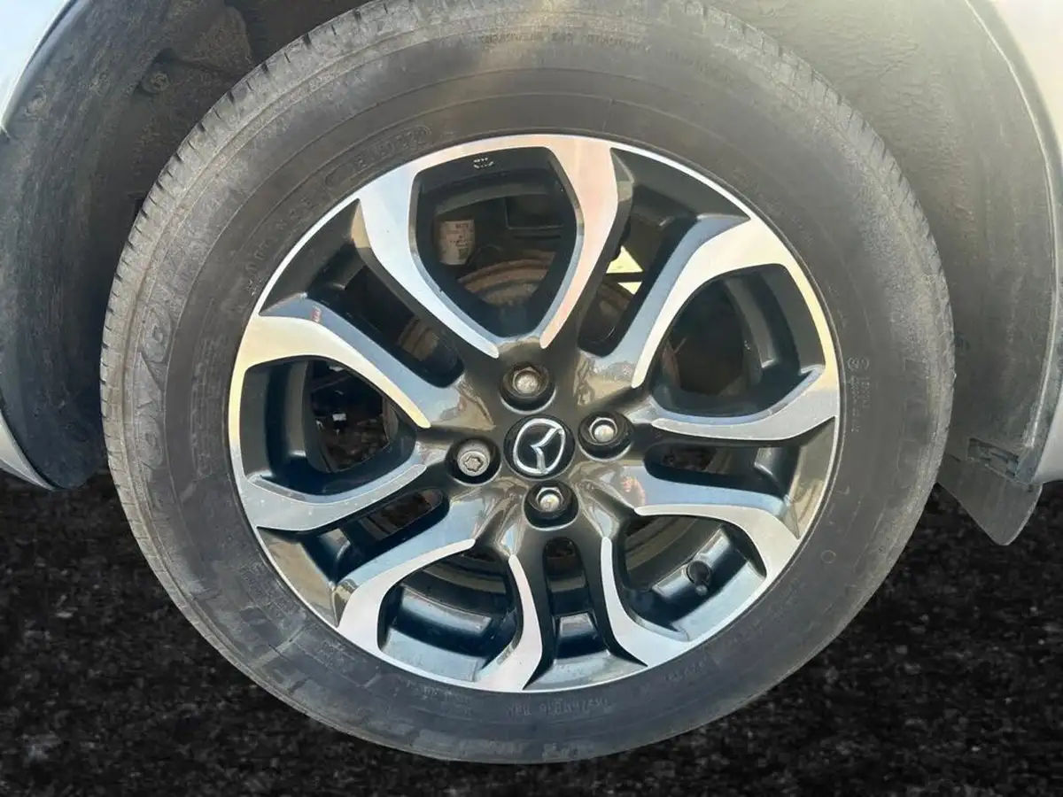 2015-mazda-mazda2-15-sport-nav-115ps-big-12