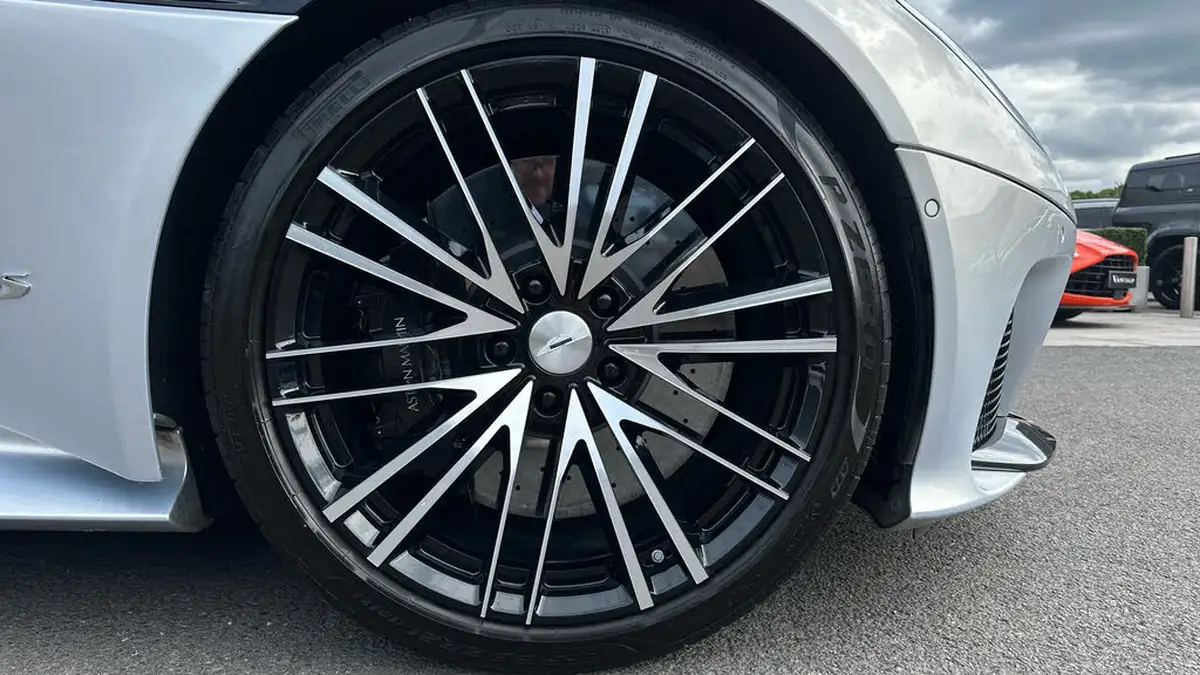2020-aston-martin-dbs-52-v12-superleggera-big-3