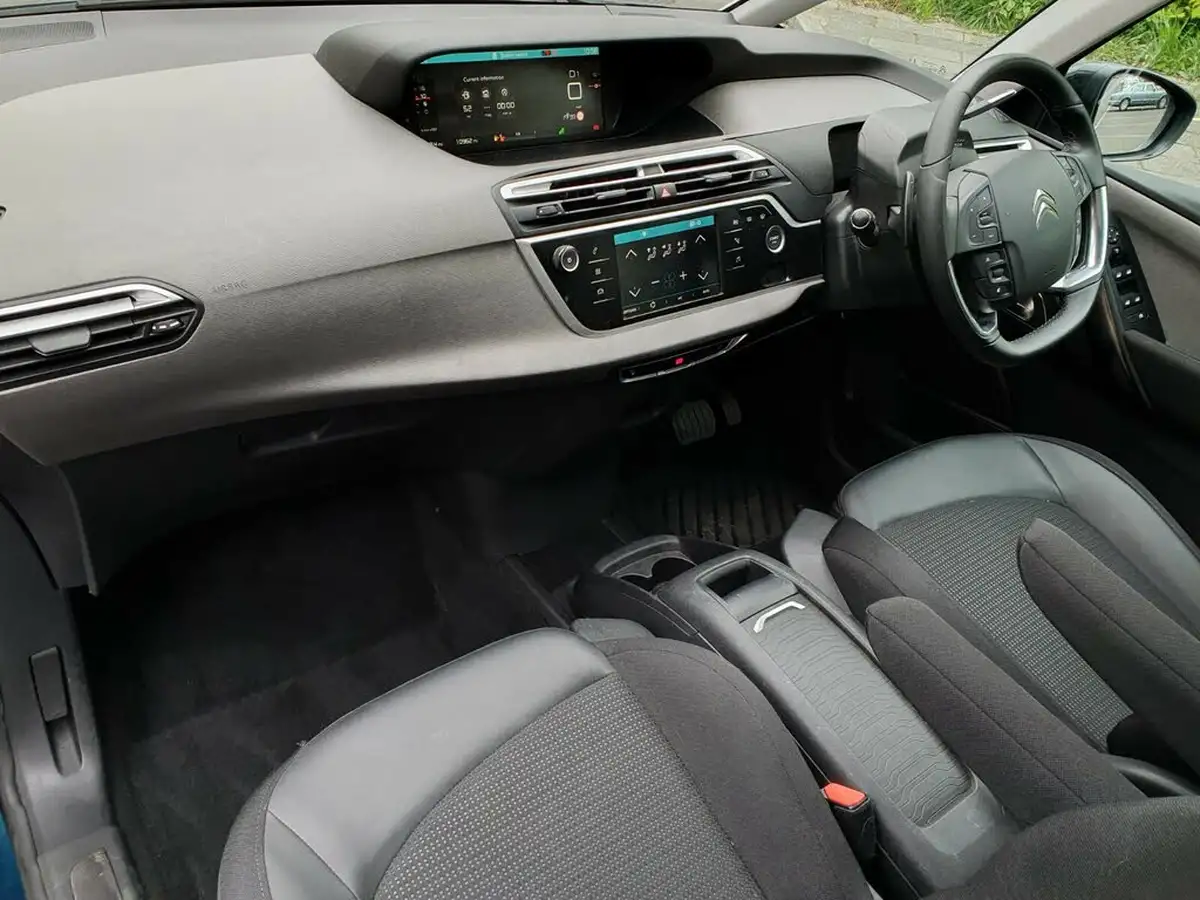 2022-citroen-grand-c4-spacetourer-12-puretech-shine-eat8-big-6