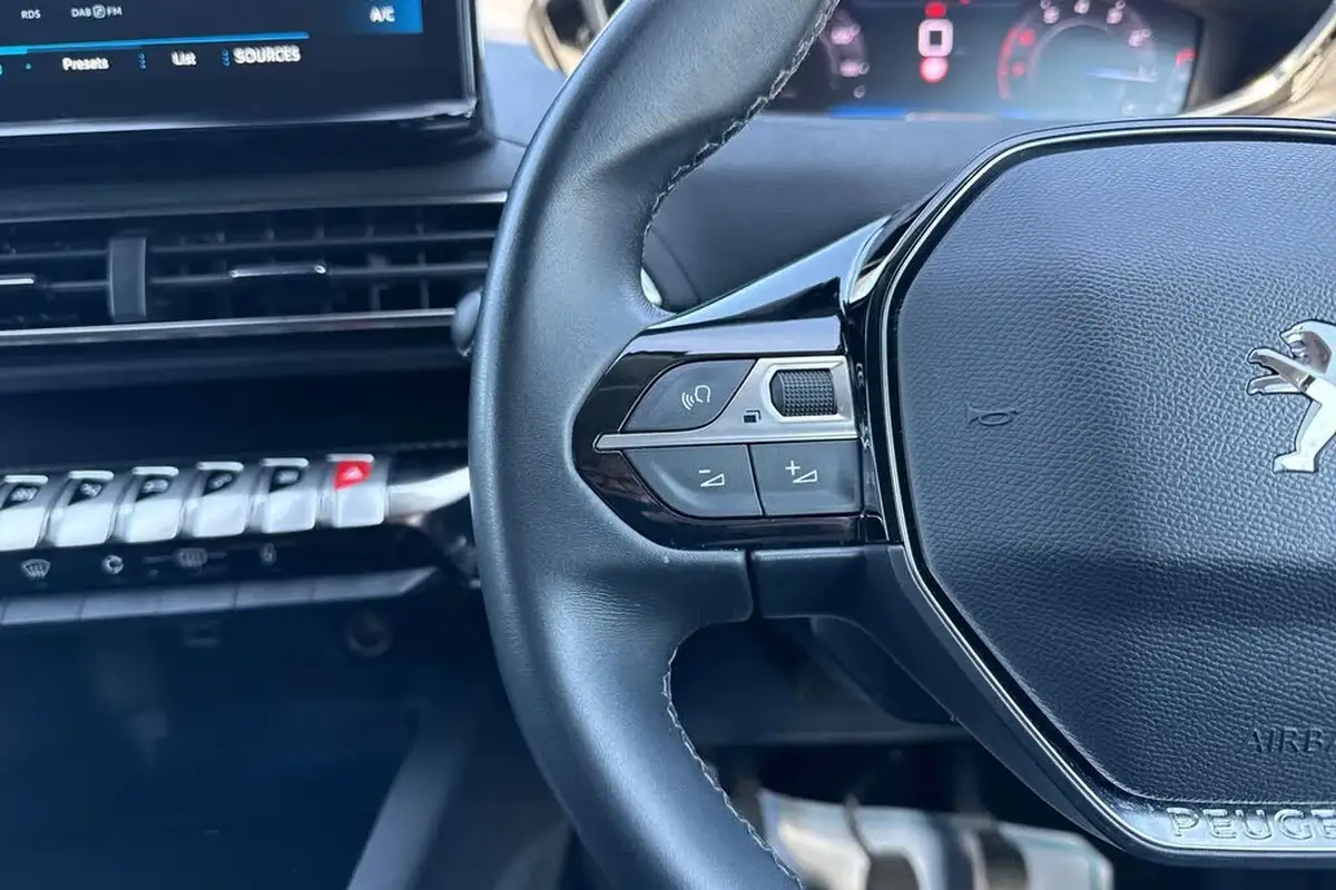 2021-peugeot-3008-suv-12-puretech-allure-big-28