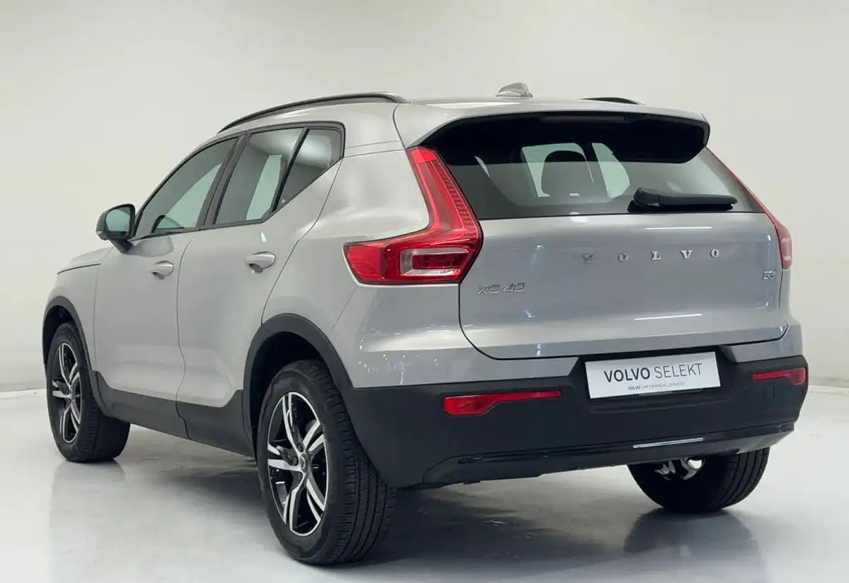 2023-volvo-xc40-20-b3-plus-big-7