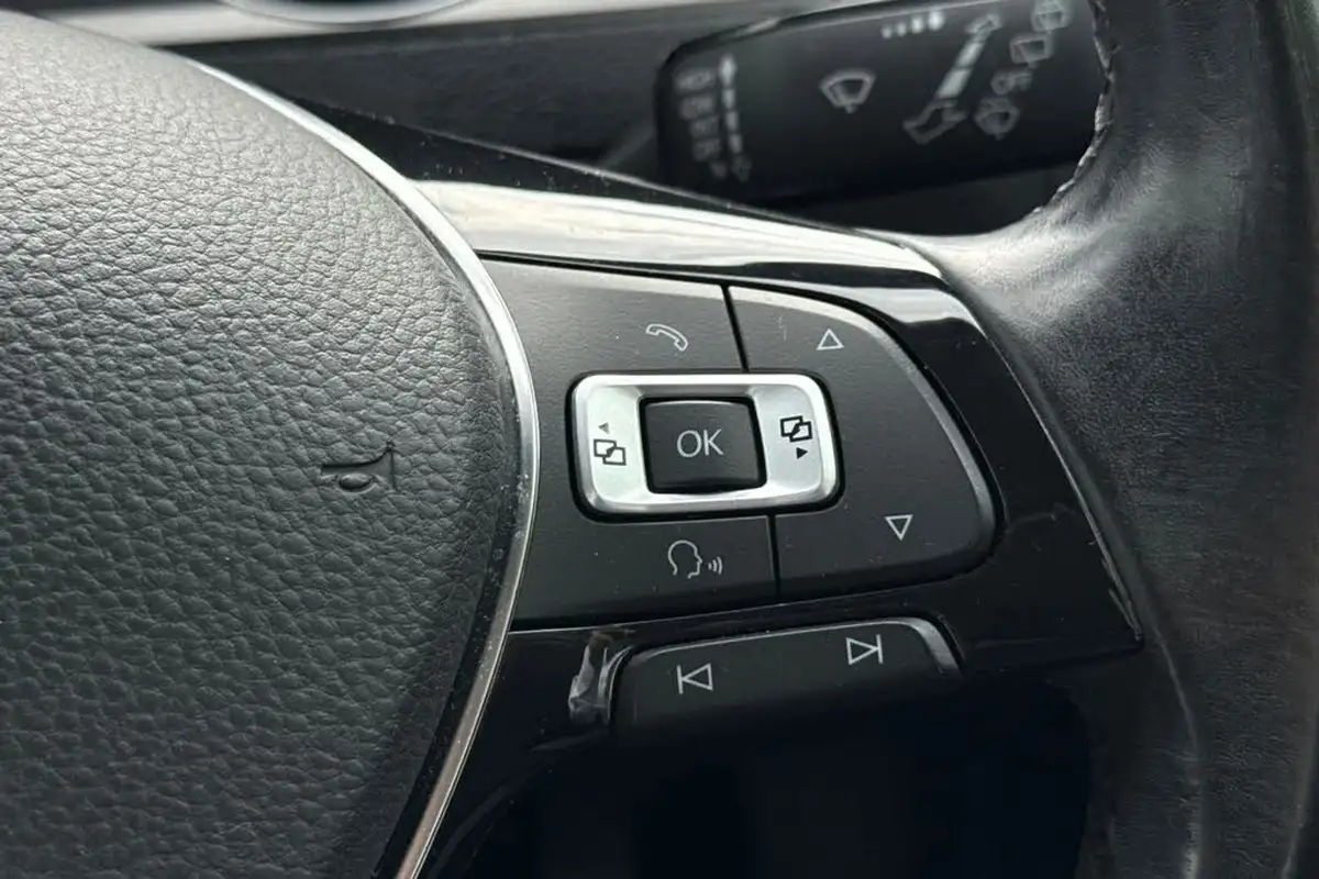 2016-volkswagen-golf-14-match-5d-big-34