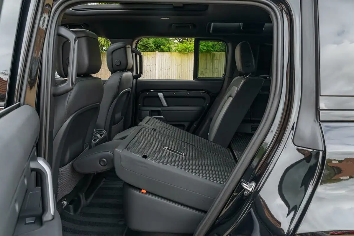 2023-land-rover-110-defender-30-d300-x-dynamic-hse-big-32