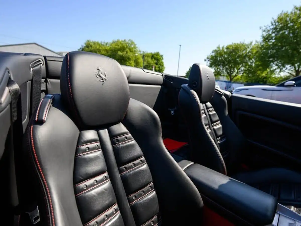 2010-ferrari-california-43-big-31