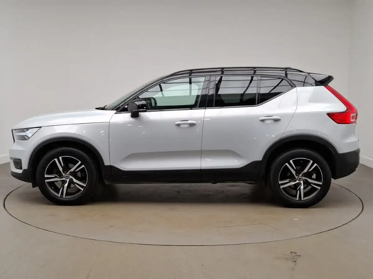 2020-volvo-xc40-15-t3-r-design-big-3