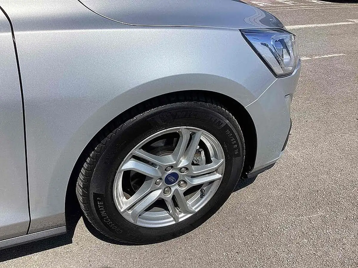 2019-ford-focus-15-zetec-95ps-ss-hatchback-big-15