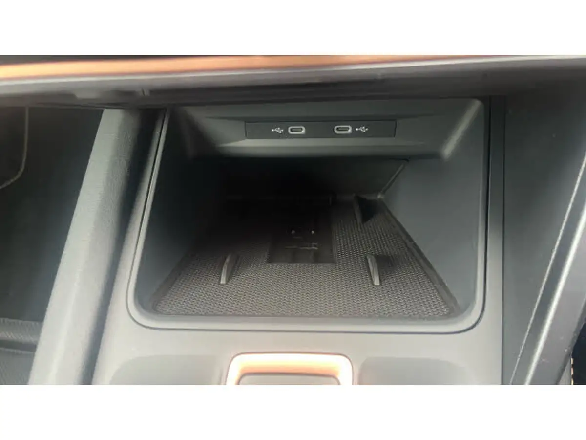 2025-cupra-formentor-15-e-hybrid-vz1-big-52