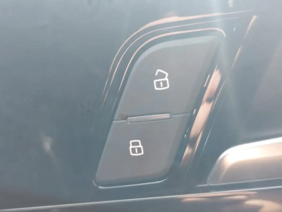 2023-audi-a4-20-35-tfsi-black-edition-big-13