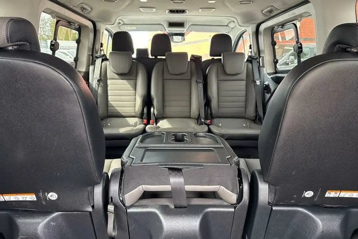 2023-ford-tourneo-custom-big-24