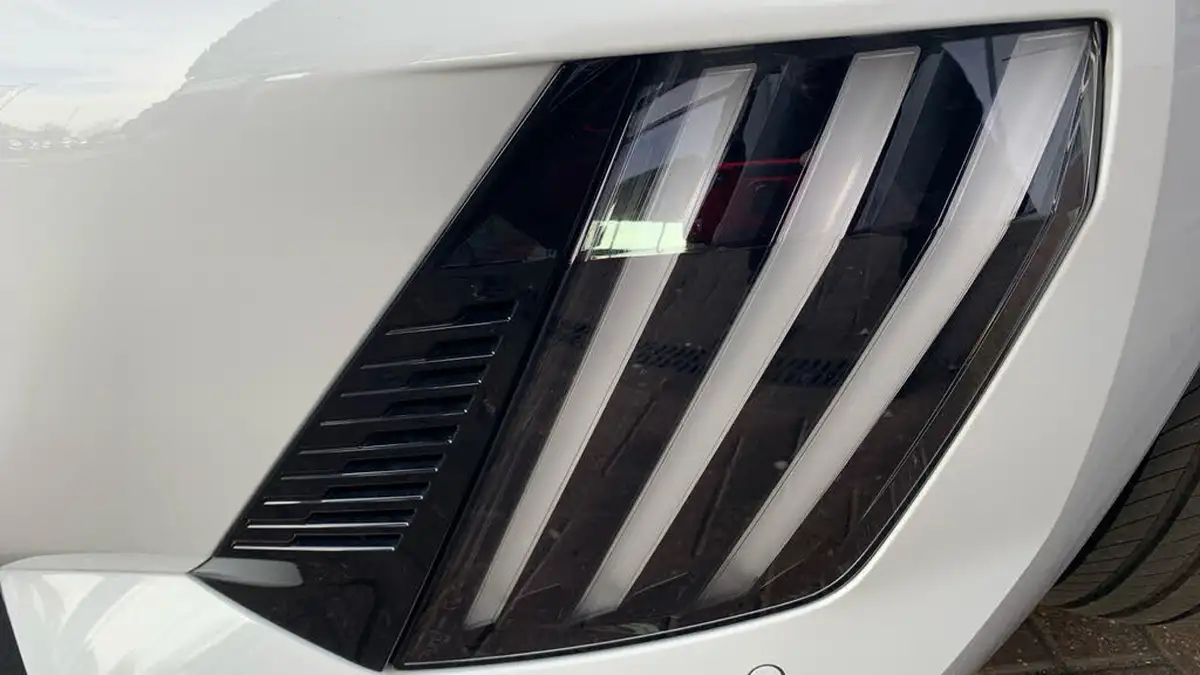 2024-peugeot-208-e-e-style-big-51