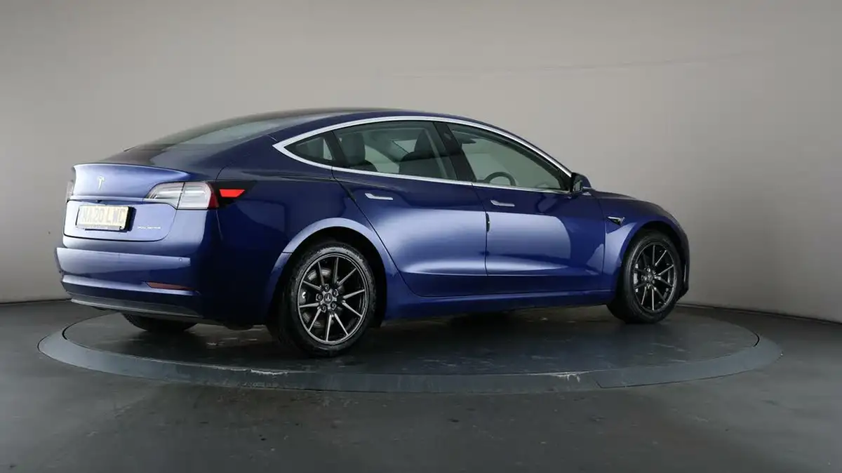 2020-tesla-model-3-e-long-range-big-64