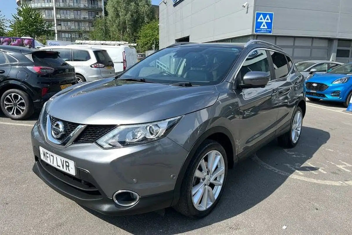 2017-nissan-qashqai-12-dig-t-tekna-big-30