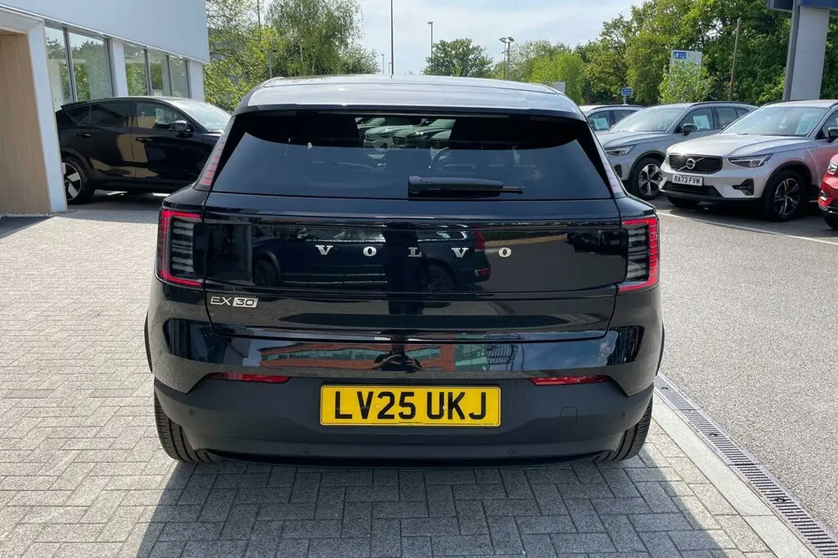 2025-volvo-ex30-e-single-motor-ultra-big-7