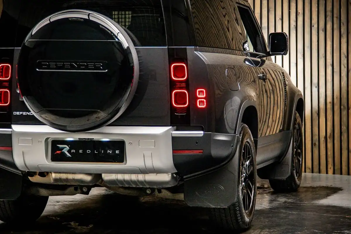 2025-land-rover-90-defender-30-d250-hard-top-s-90-250pseu6e-big-20