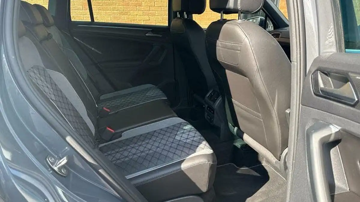 2020-volkswagen-tiguan-15-tsi-r-line-big-8