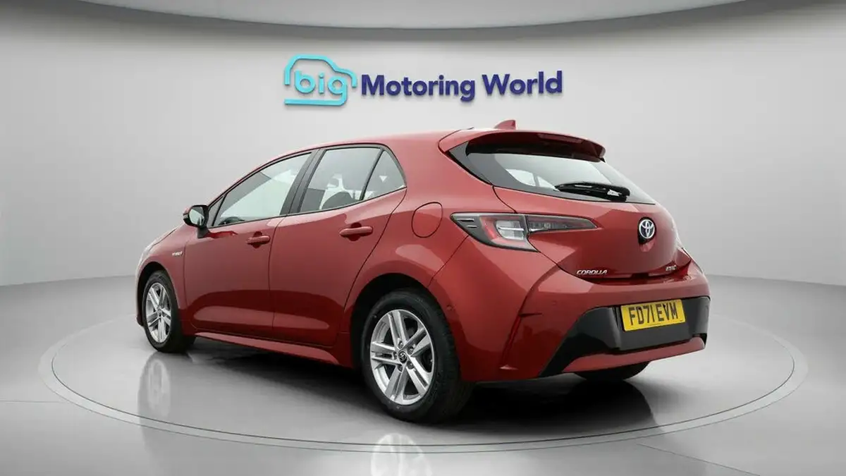 2022-toyota-corolla-18-vvt-i-icon-tech-trk-hatchback-5d-big-4