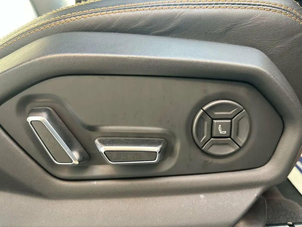 2022-lamborghini-urus-40-no-trim-big-26