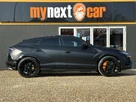 2022-lamborghini-urus-40-no-trim-small-13
