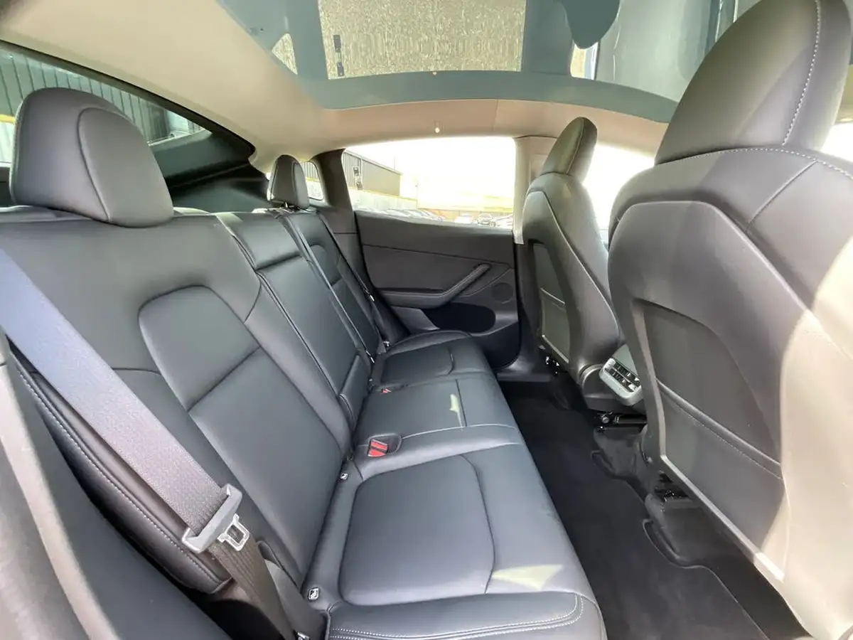 2022-tesla-model-y-e-long-range-big-9