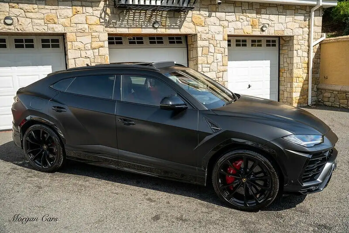 2022-lamborghini-urus-40-no-trim-big-3