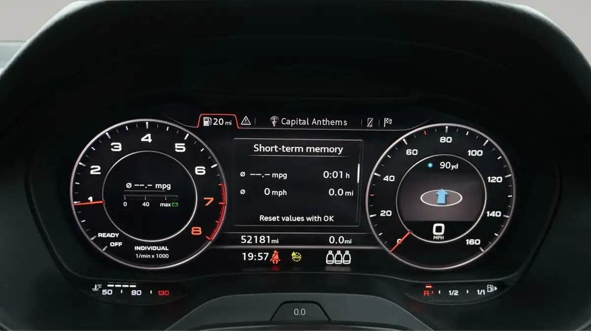 2021-audi-q2-10-30-tfsi-sport-big-10