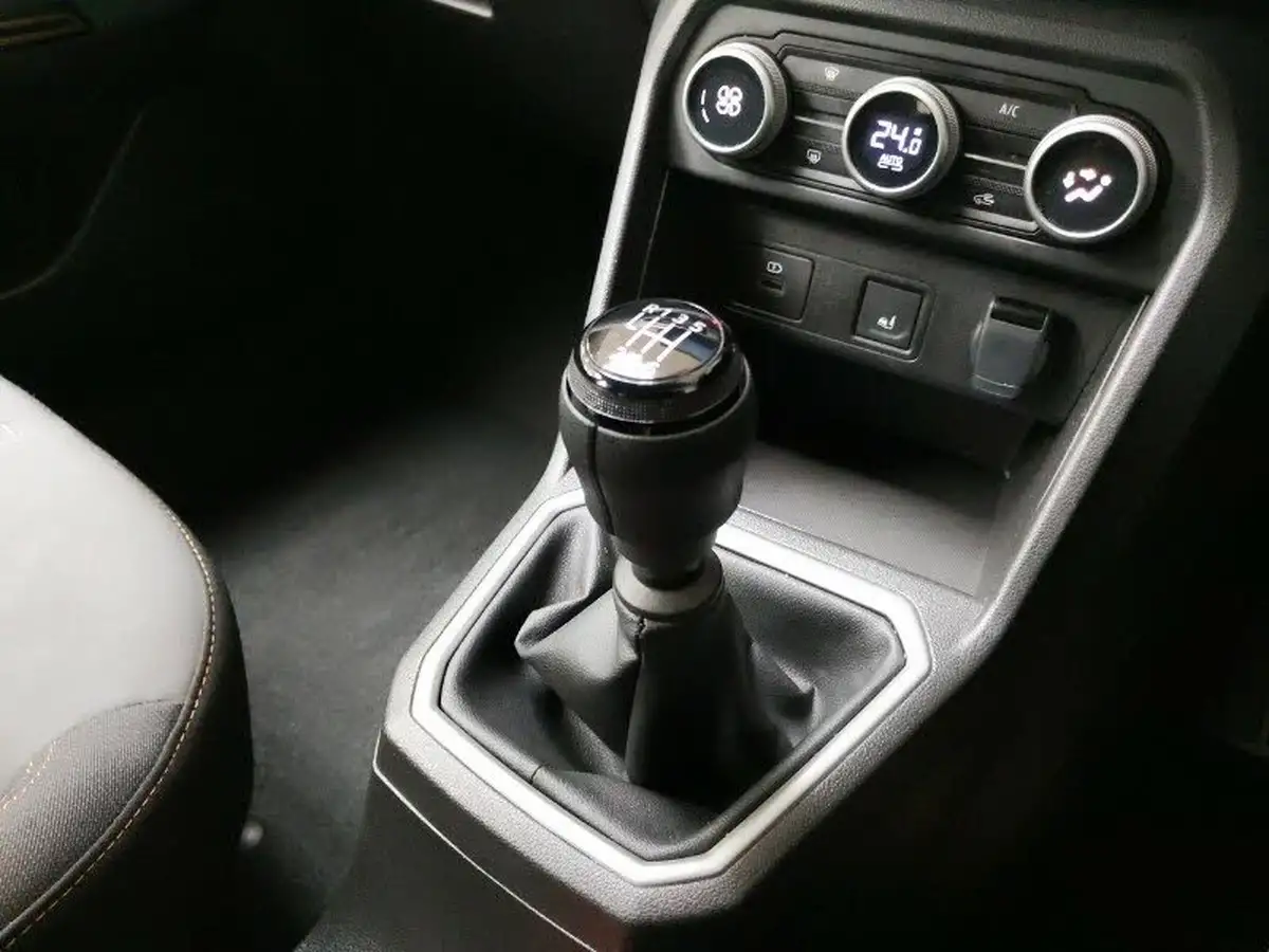 2023-dacia-sandero-stepway-10-tce-essential-90bhp-big-11