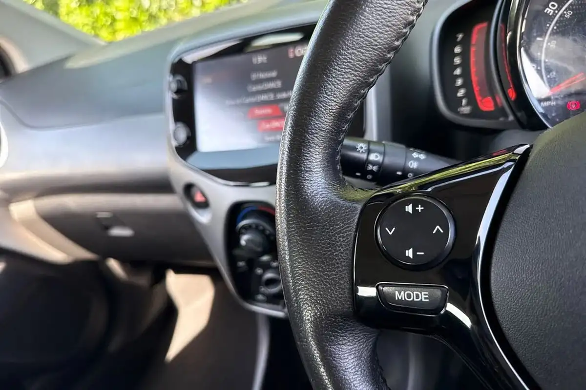 2020-toyota-aygo-10-vvt-i-x-play-big-35