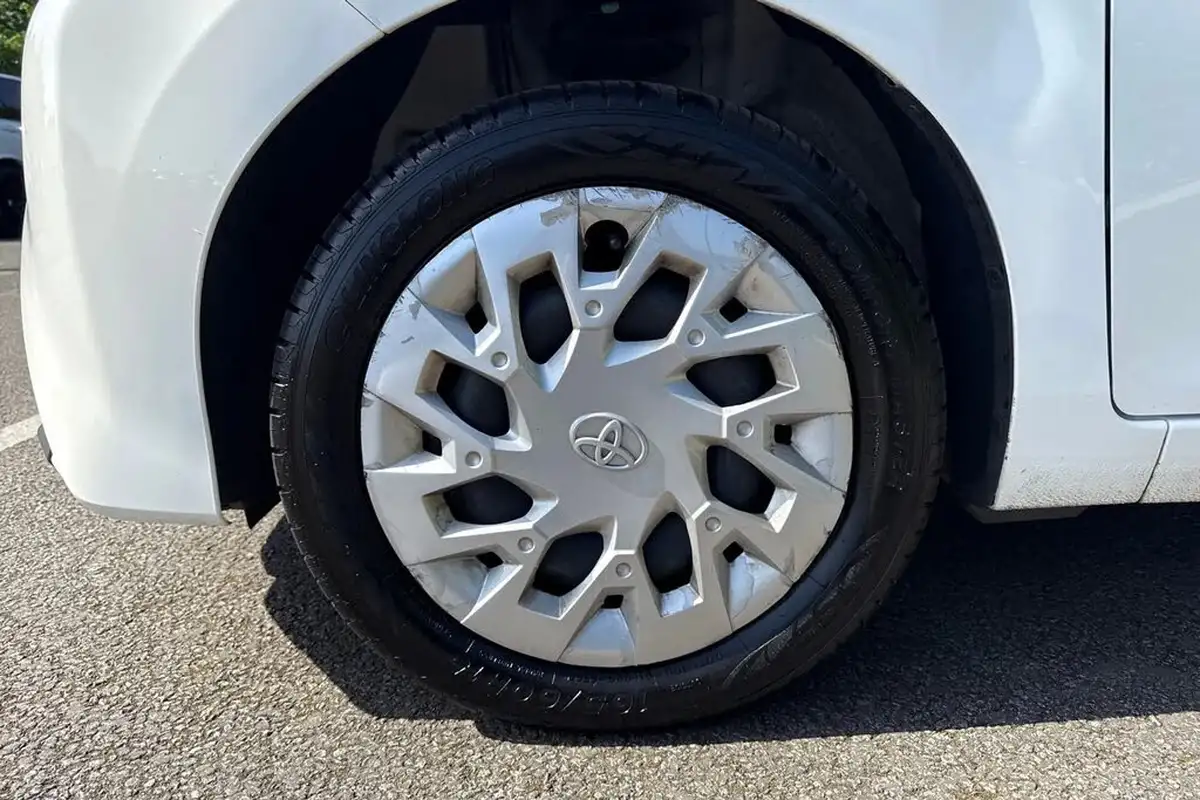 2020-toyota-aygo-10-vvt-i-x-play-big-11
