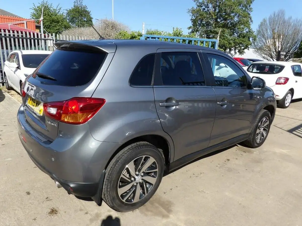 2015-mitsubishi-asx-16-3-big-5