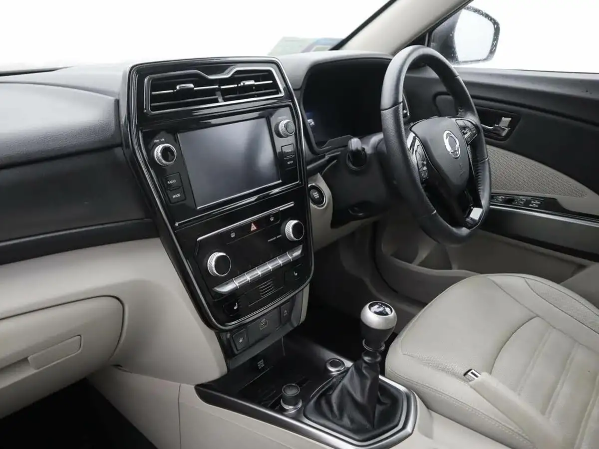 2022-kgm-ssangyong-tivoli-15-ultimate-big-12