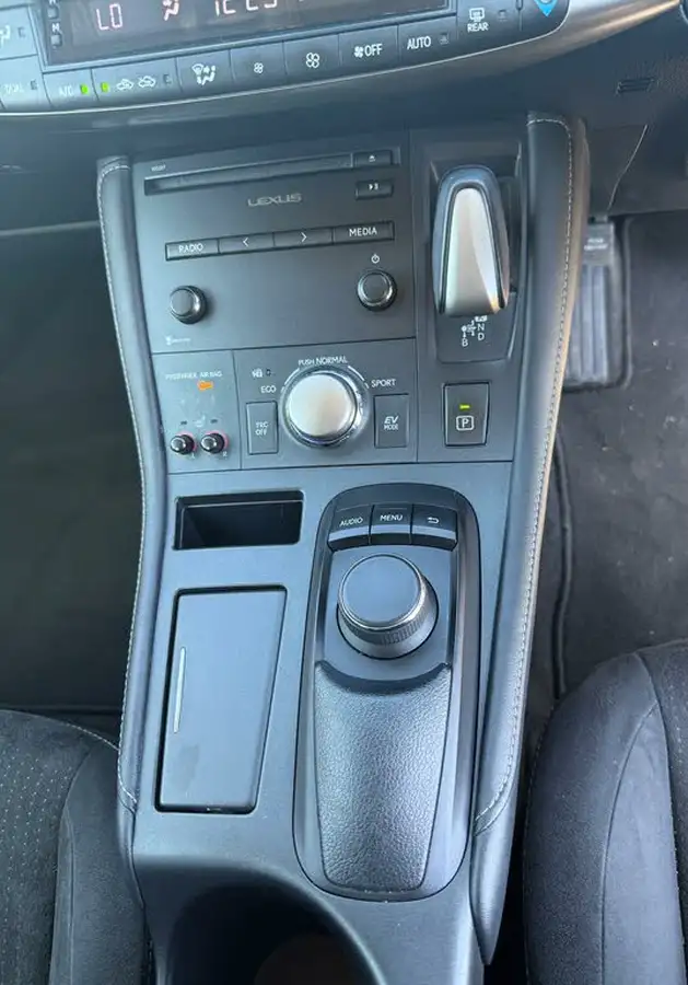 2015-lexus-ct-200h-18-advance-cvt-big-19